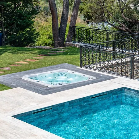 Вилла 8 Piscine Sauna Jacuzzi, A 3mn Des Plages De Pampelonne Сен-Тропе
